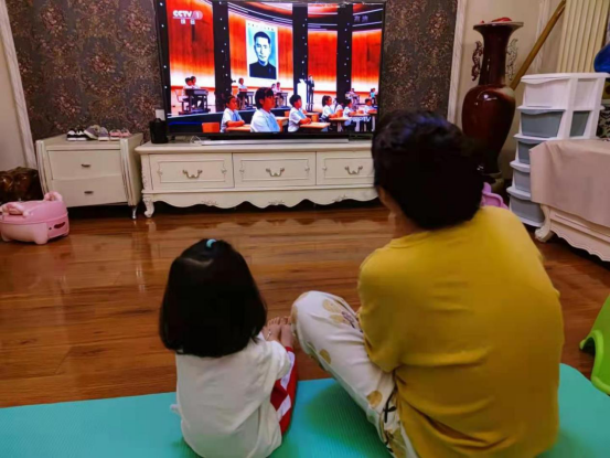 平东幼儿园组织全体师生观看《开学第一课》