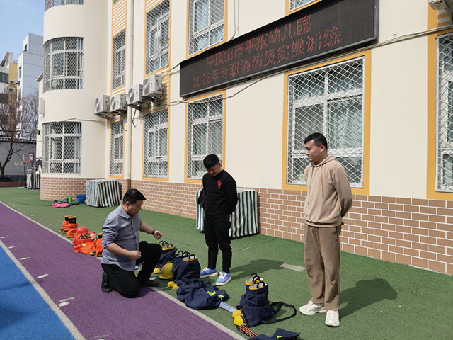 强化消防安全意识 提高消防实操技能——市平东幼儿园开展消防技能实操培训