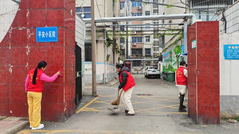 平东幼儿园志愿者开展学雷锋纪念日社区志愿服务活动