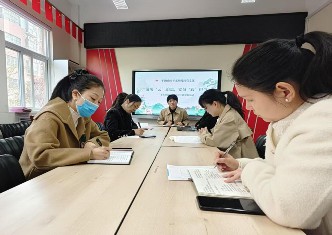平东幼儿园开展“清明‘云’追思，党团‘践’担当”清明节主题活动